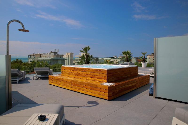 Monaco Suites Hotel Lignano Sabbiadoro Exteriér fotografie
