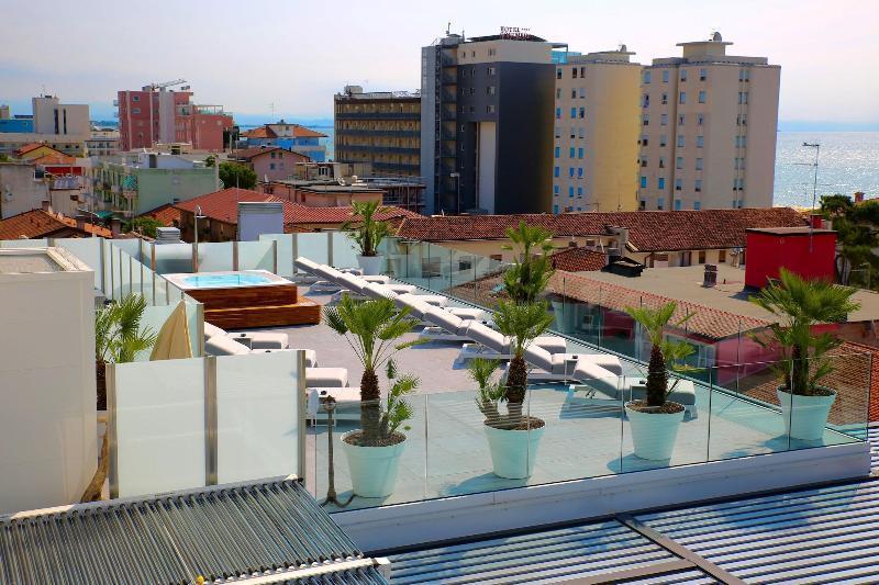 Monaco Suites Hotel Lignano Sabbiadoro Exteriér fotografie